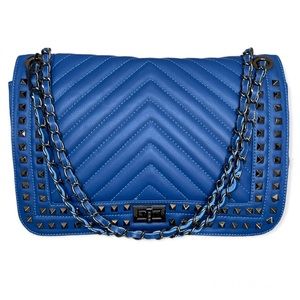 *SOLD* Made in Italy 🇮🇹 leather Chiarra Ferrenti shoulder/crossbody studs bag